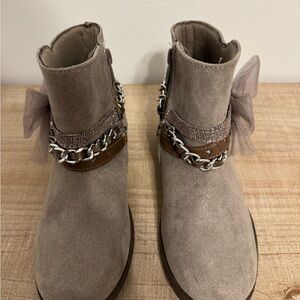 Crown Vintage Taupe Kids Boots with Chain and Bow